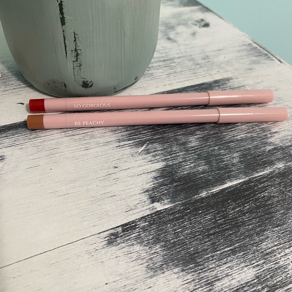 Ace Beaute Lip Liner Duo in āSo Peachy and So Gorgeousā - Picture 1 of 4